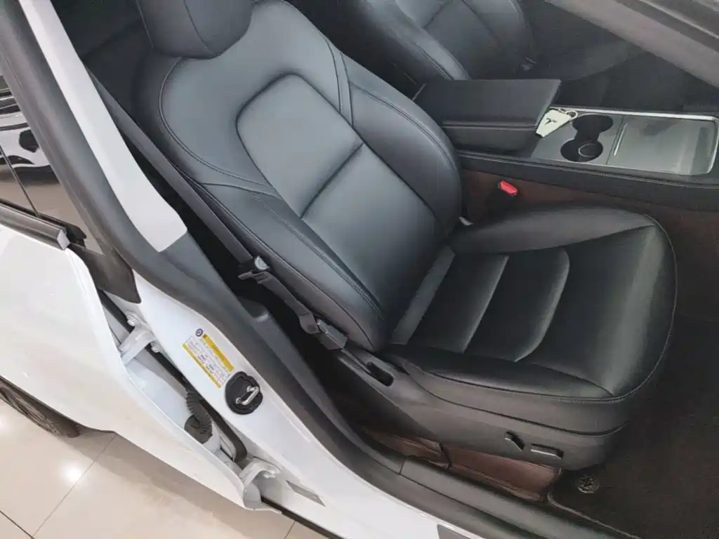 Tesla Model Y — миниатюра 25