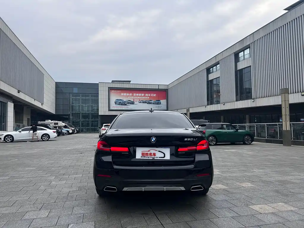 BMW 5 Series — миниатюра 6