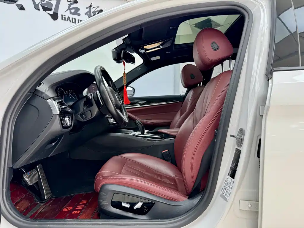 BMW 5 Series — миниатюра 6