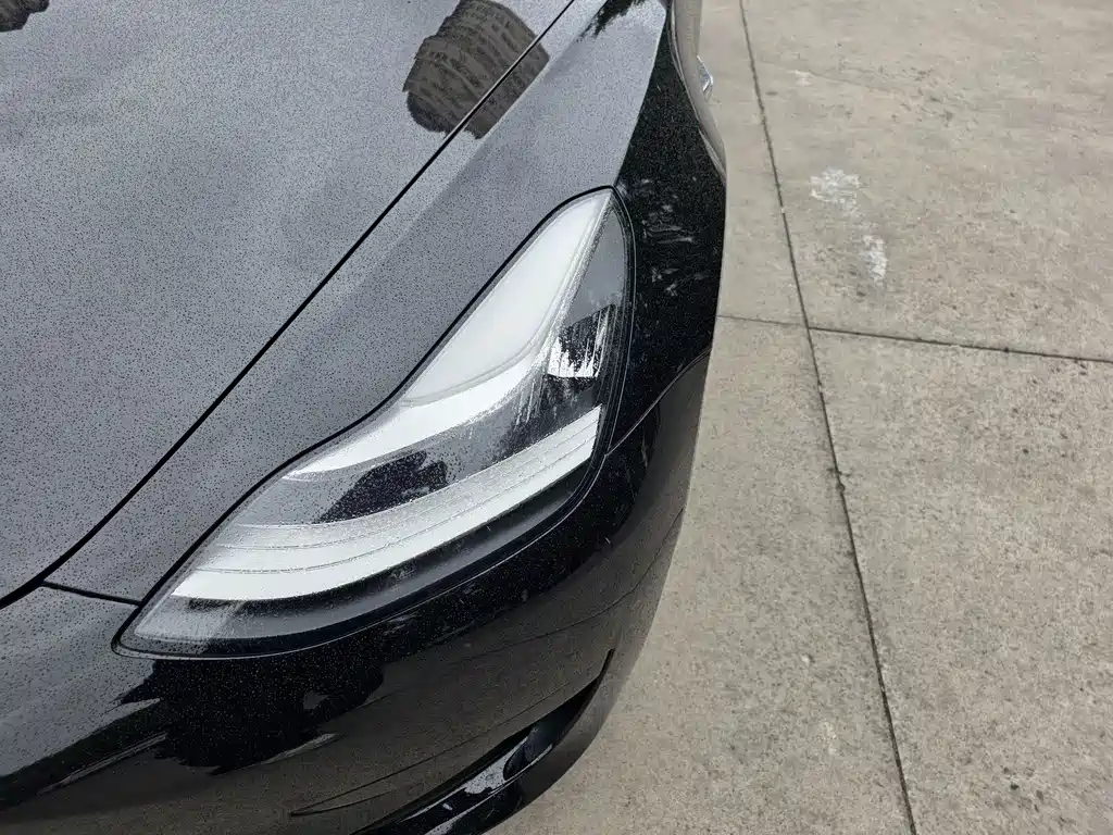 Tesla Model 3 — миниатюра 5