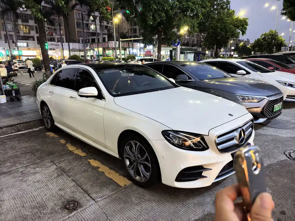 Mercedes-Benz E-Class — миниатюра 2