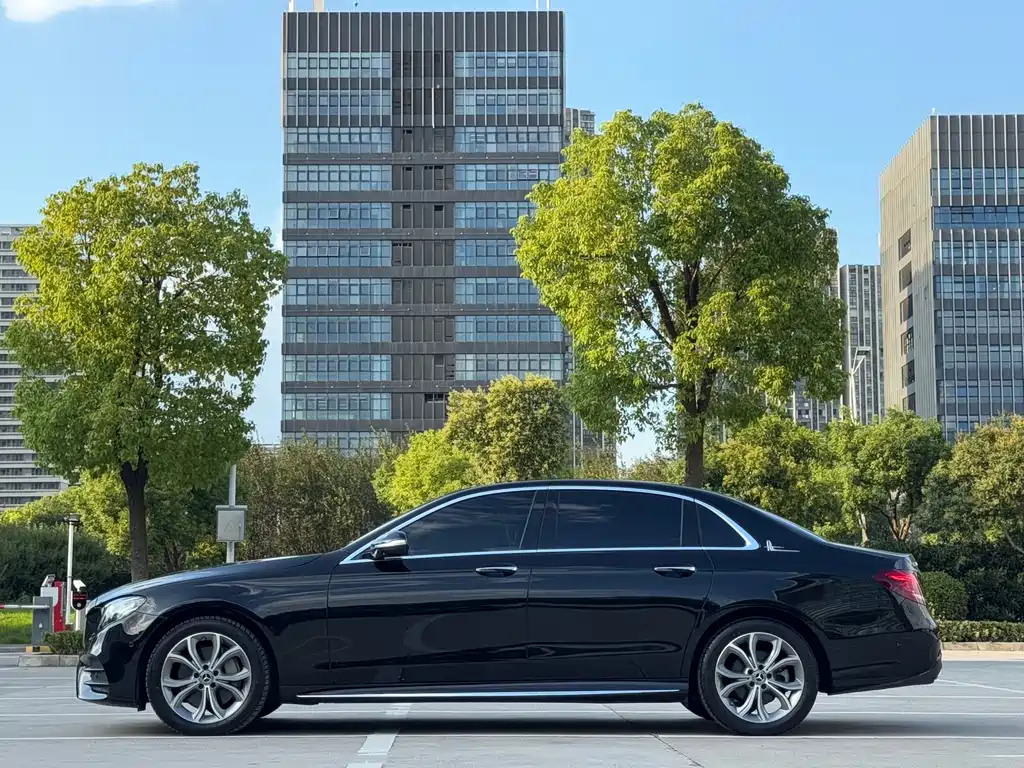 Mercedes-Benz E-Class — миниатюра 3
