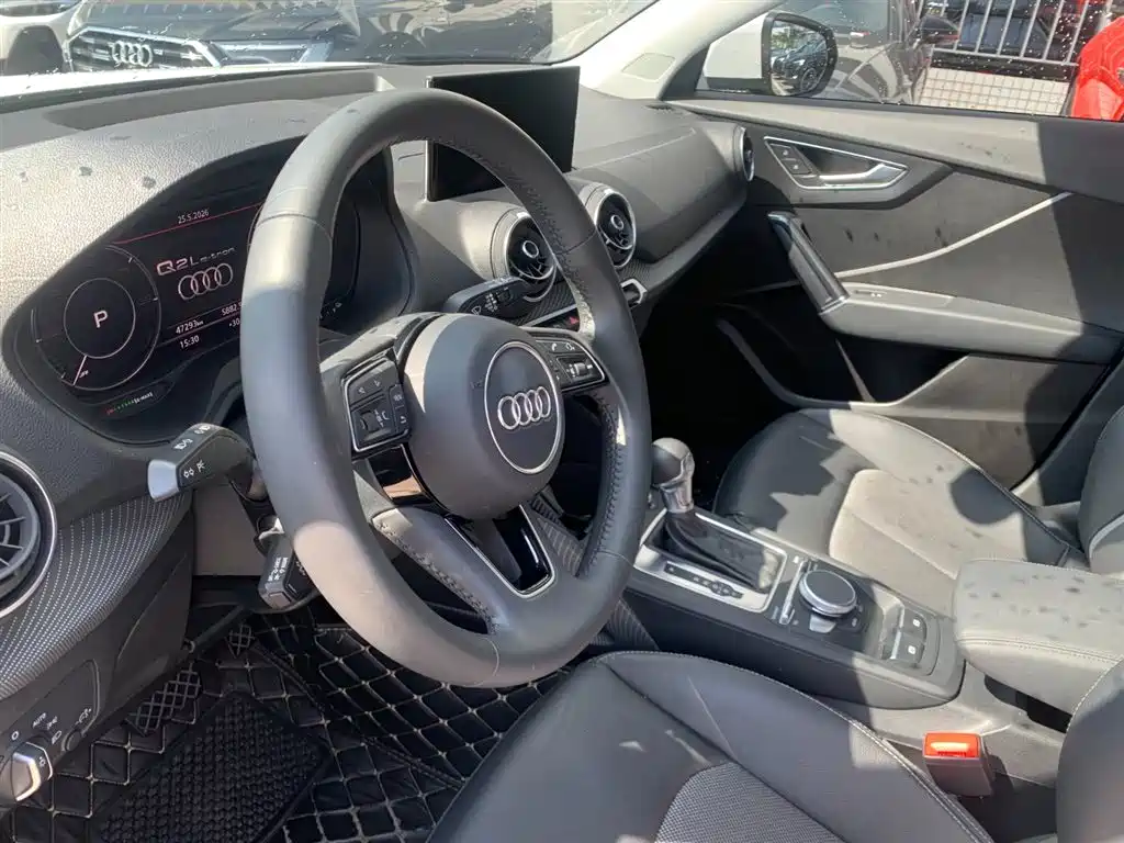 Audi Q2L e-tron 2019 Q2L e-tron Smart
