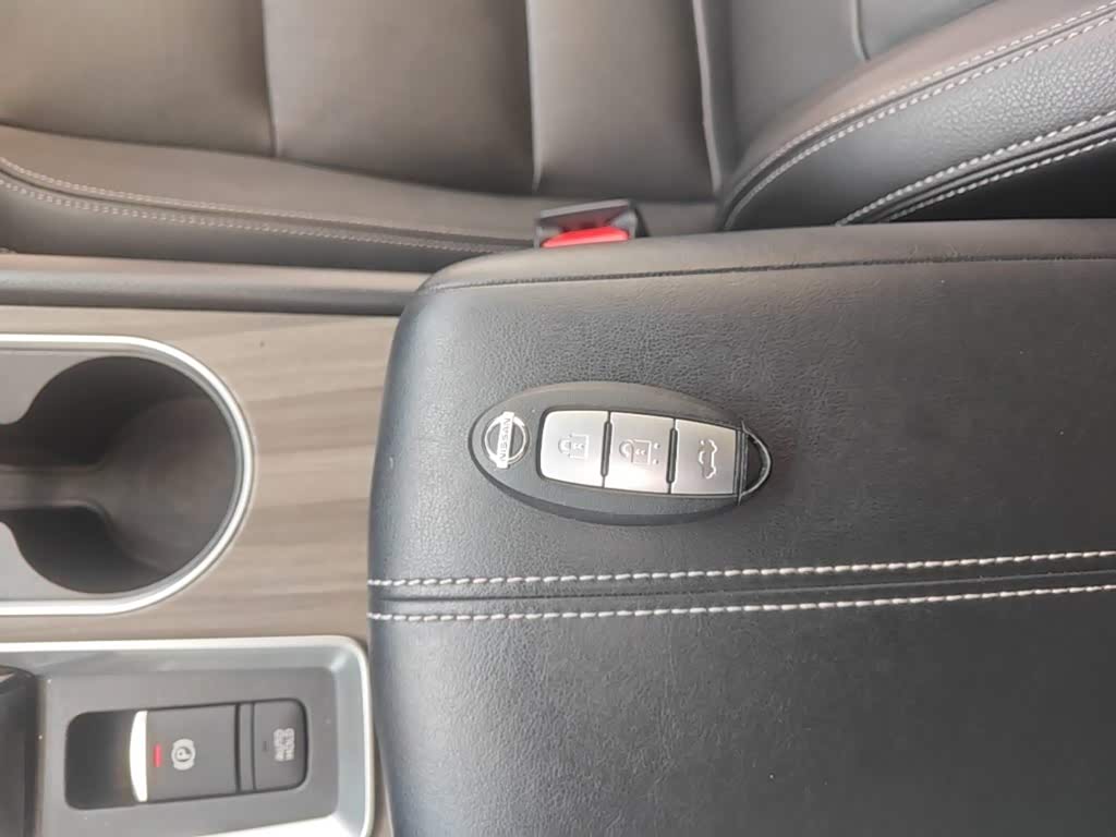 Nissan Teana 2.0 л 2021 г. Белый, пробег 32100 км