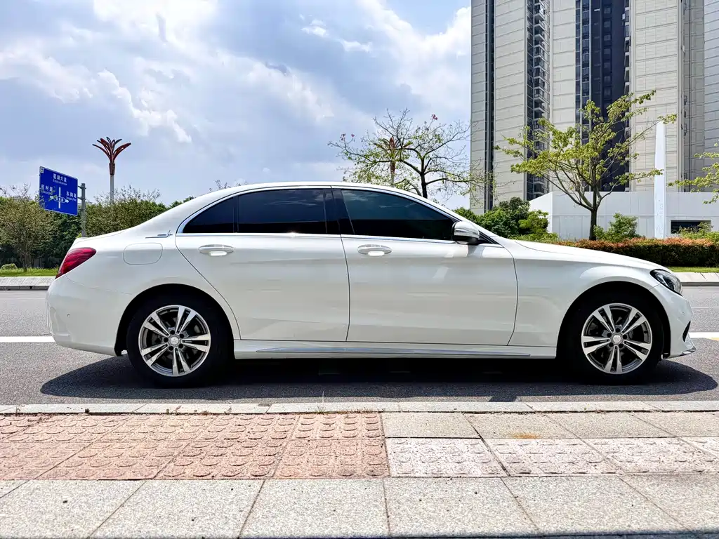 Mercedes-Benz C-Class — миниатюра 4