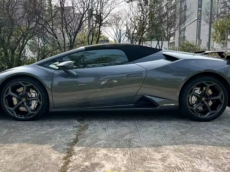 LAMBORGHINI HURACÁN