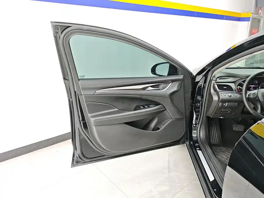 Buick LaCrosse — миниатюра 7