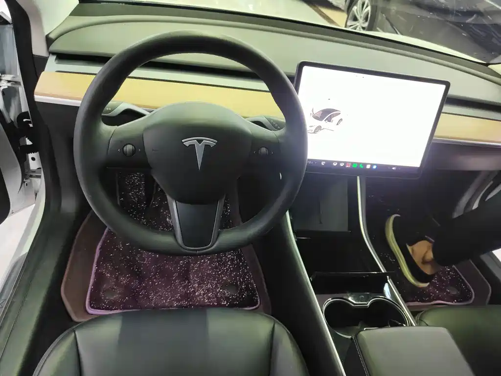 Tesla Model 3 — миниатюра 6