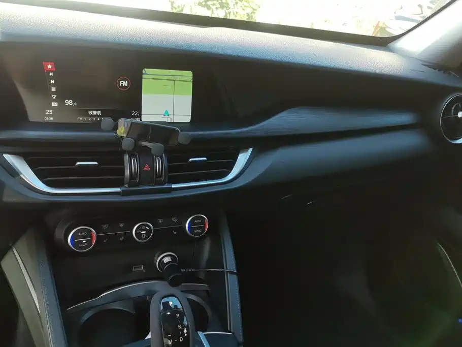 Alfa Romeo Stelvio — миниатюра 13