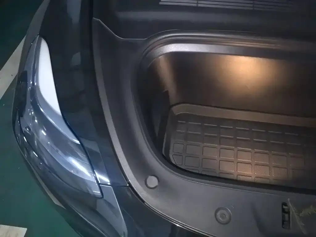 Tesla Model Y — миниатюра 22