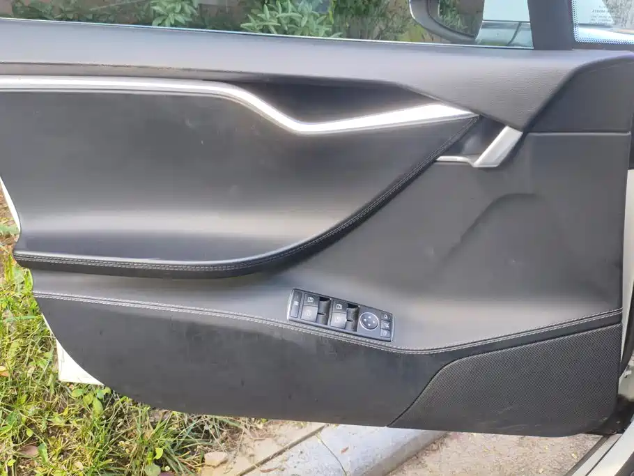 Tesla Model S — миниатюра 7