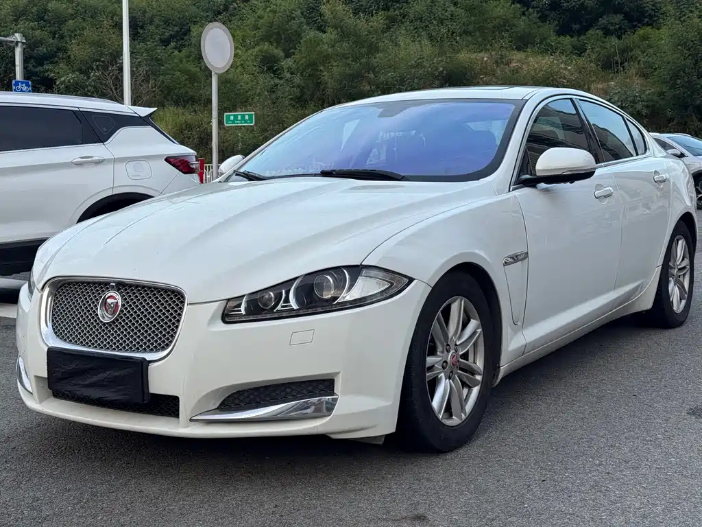 Jaguar XF