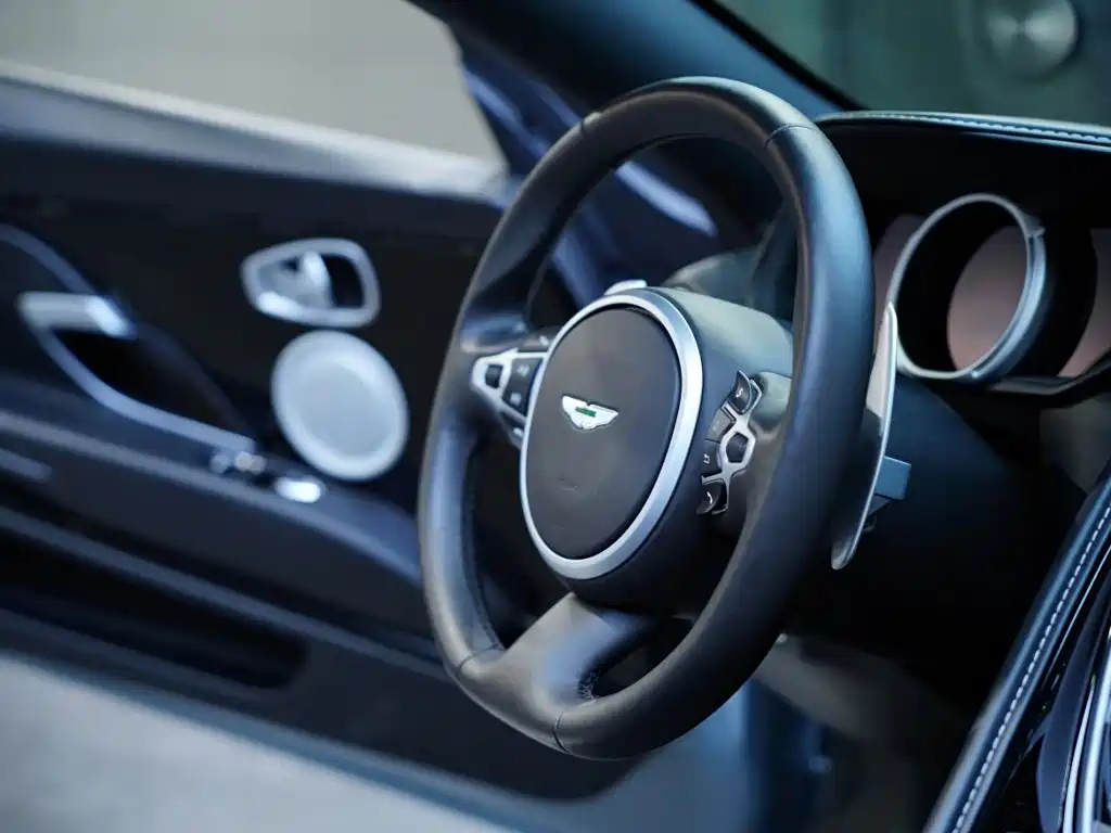 Aston Martin DB11 — миниатюра 32