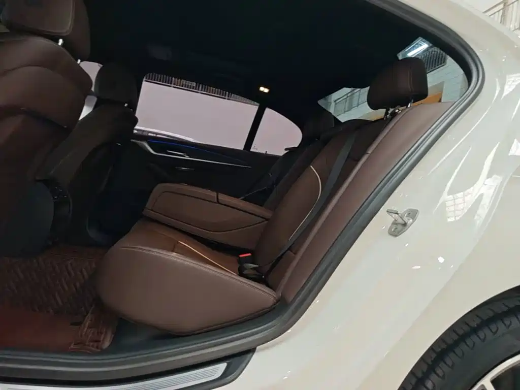 BMW 5 Series — миниатюра 17