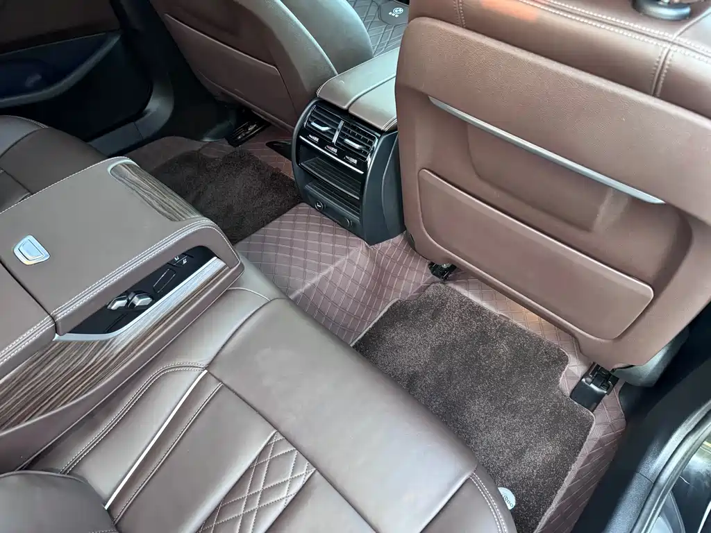 BMW 5 Series — миниатюра 18