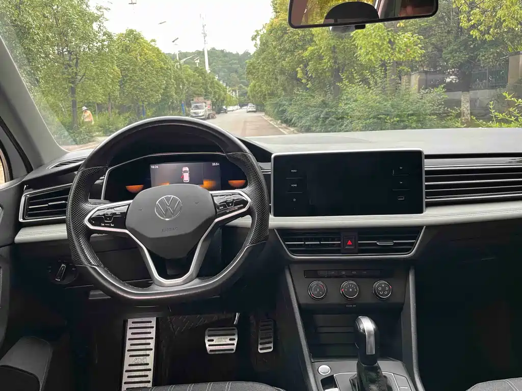 Volkswagen Tiguan L — миниатюра 24