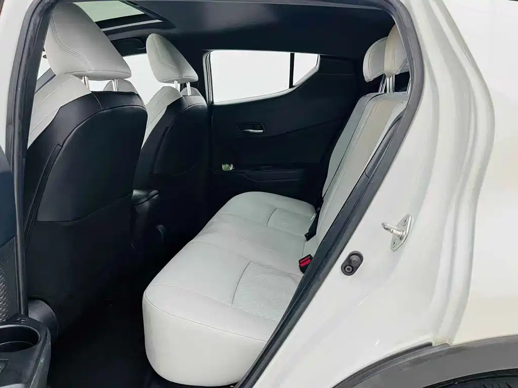Toyota C-HR EV — миниатюра 9