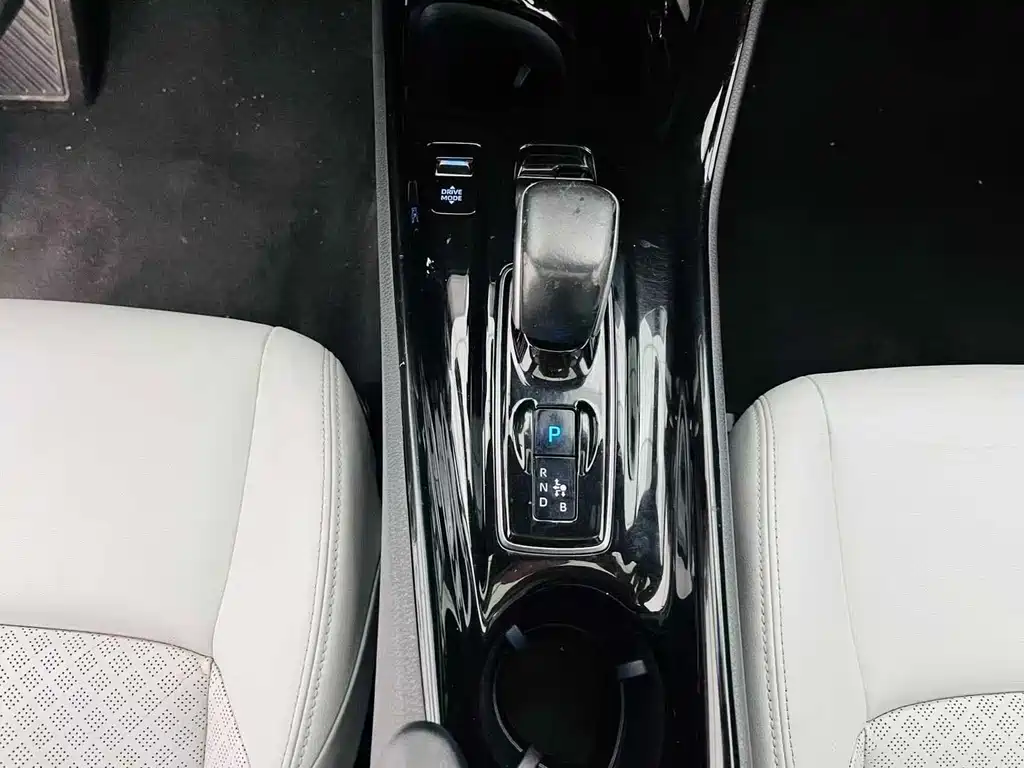 Toyota C-HR EV — миниатюра 10