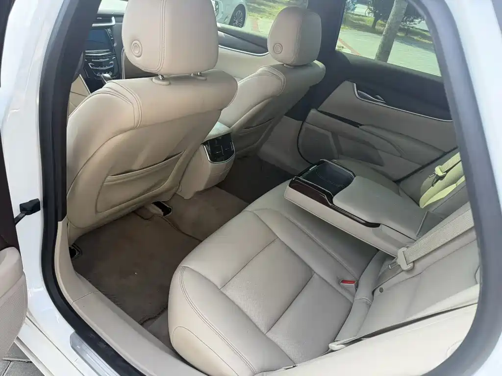 Cadillac XTS — миниатюра 6