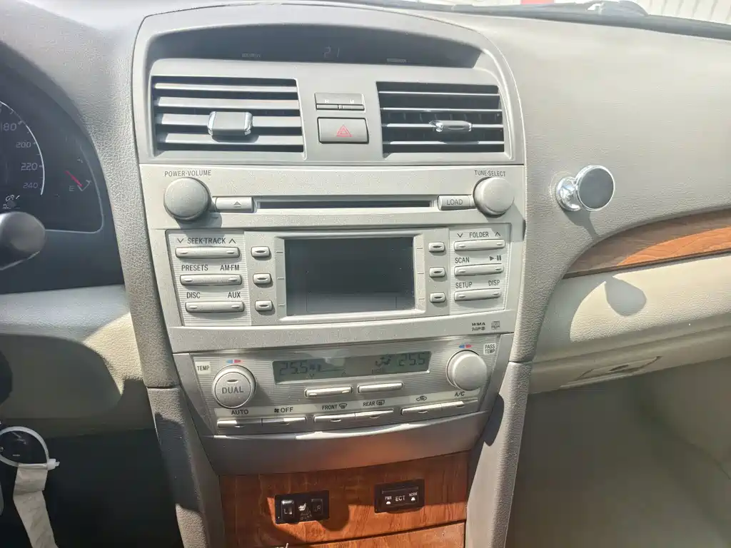 Toyota Camry — миниатюра 8