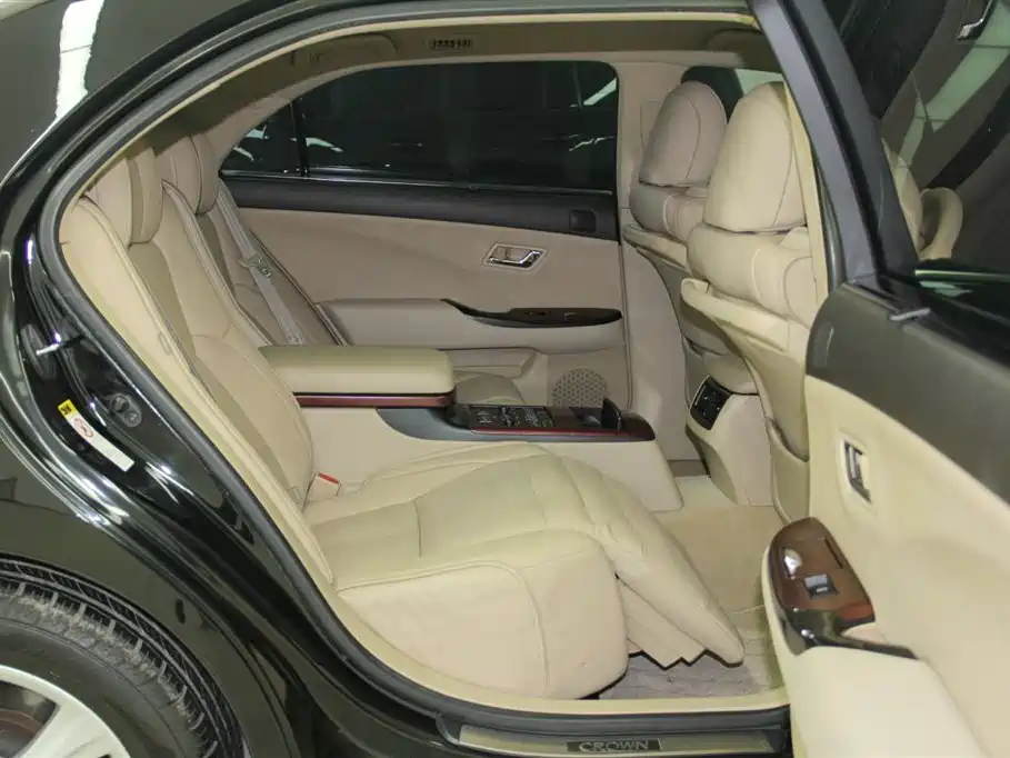 Toyota Crown 2010 4.3L Royal Saloon VIP