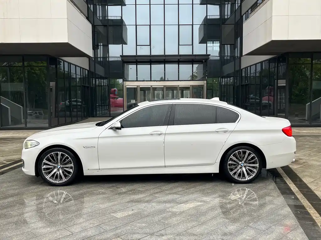 BMW 5 Series — миниатюра 3
