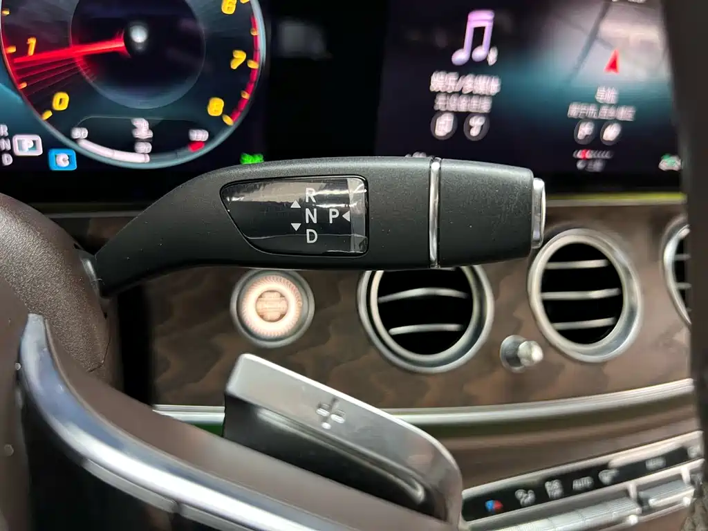Mercedes-Benz E-Class — миниатюра 23