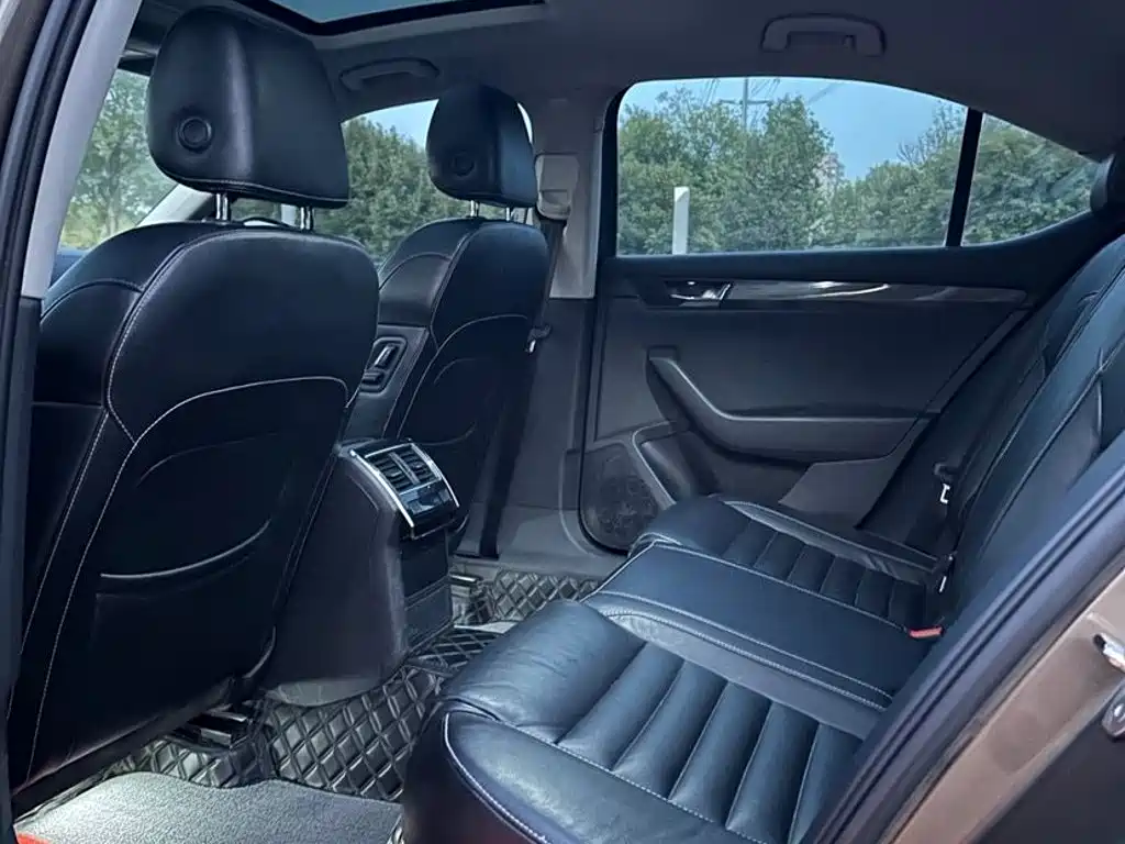 Skoda Superb — миниатюра 7