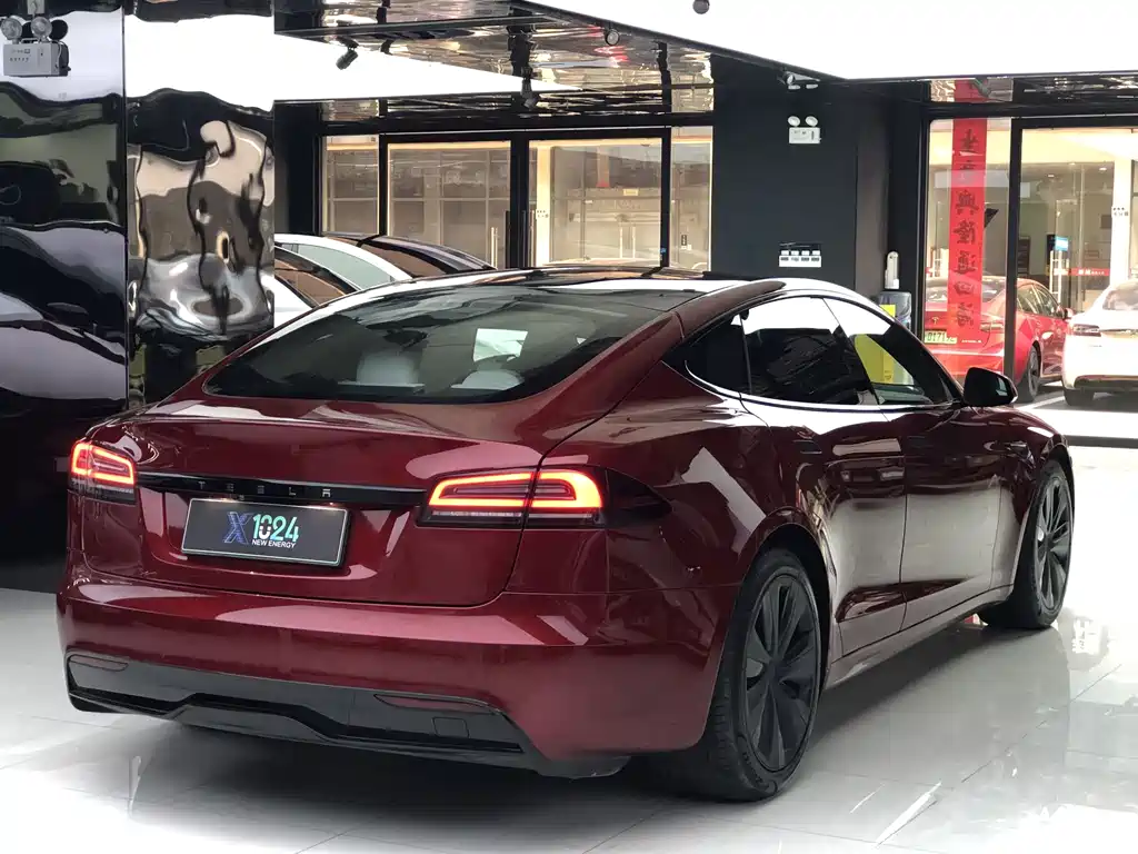 Tesla Model S — миниатюра 6