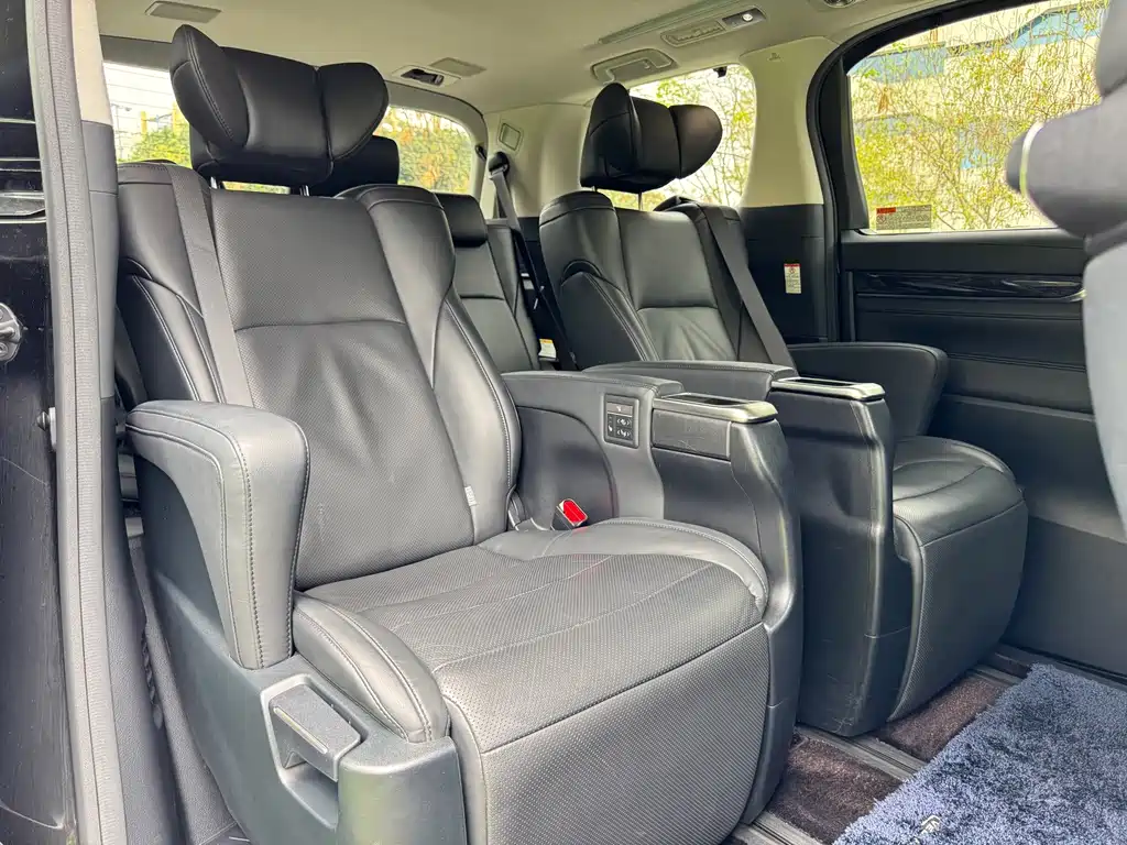 Toyota Vellfire — миниатюра 23