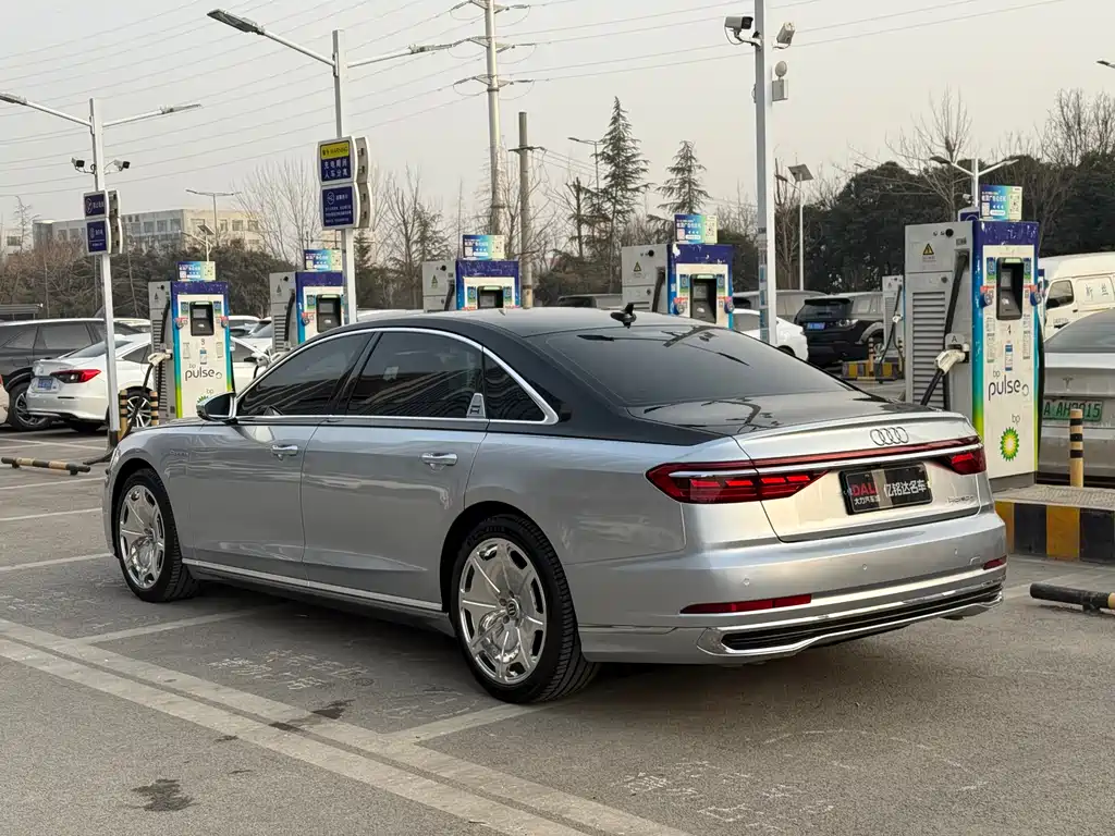 AUDI A8