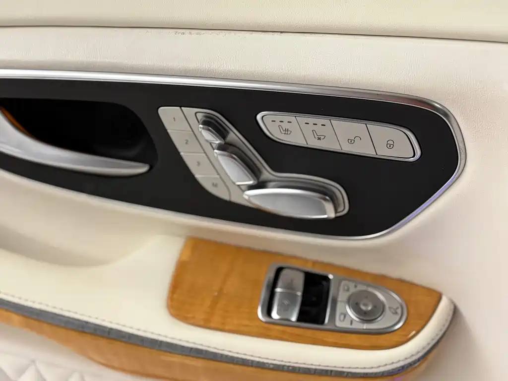 Mercedes-Benz V-Class — миниатюра 13