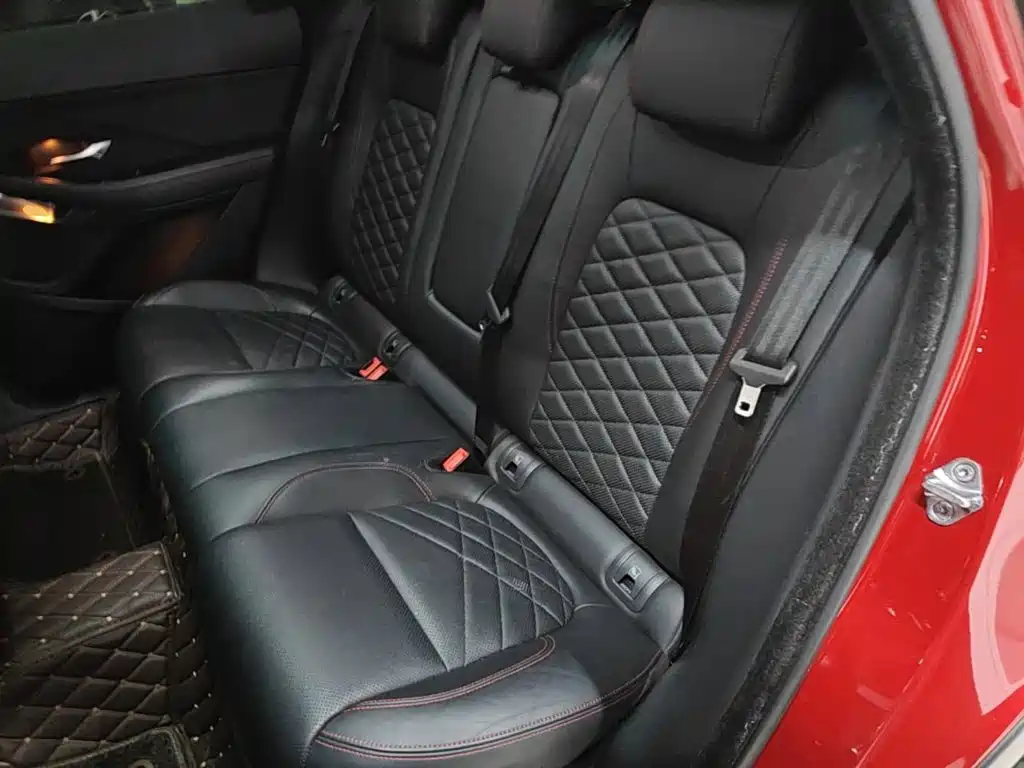 Jaguar E-PACE — миниатюра 17
