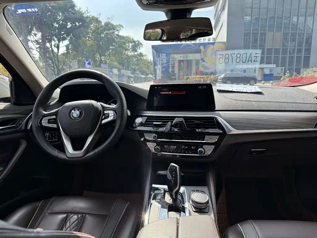 BMW 5 Series — миниатюра 6
