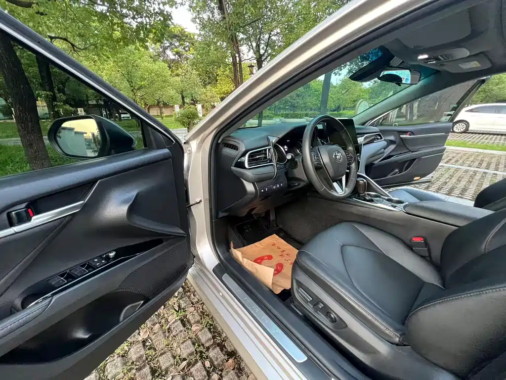 Toyota Camry — миниатюра 12