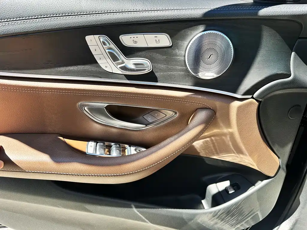Mercedes-Benz E-Class — миниатюра 13