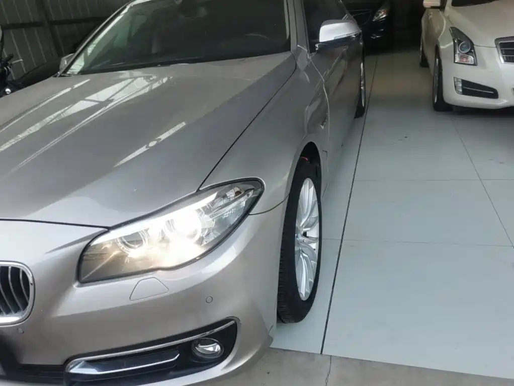 BMW 5 Series — миниатюра 24