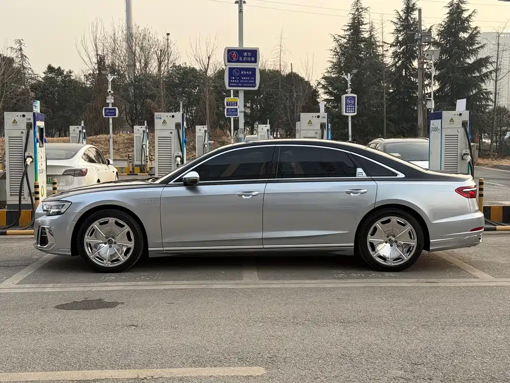 AUDI A8