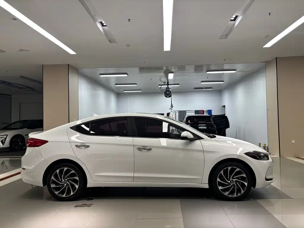 Hyundai Elantra 1.4T DCT Dazzle Dynamic · Vitality Type, фото 4