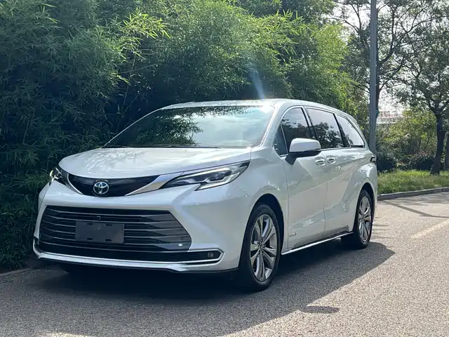 TOYOTA SIENNA 2024