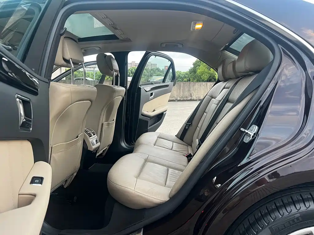 Mercedes-Benz E-Class (Import) — миниатюра 12