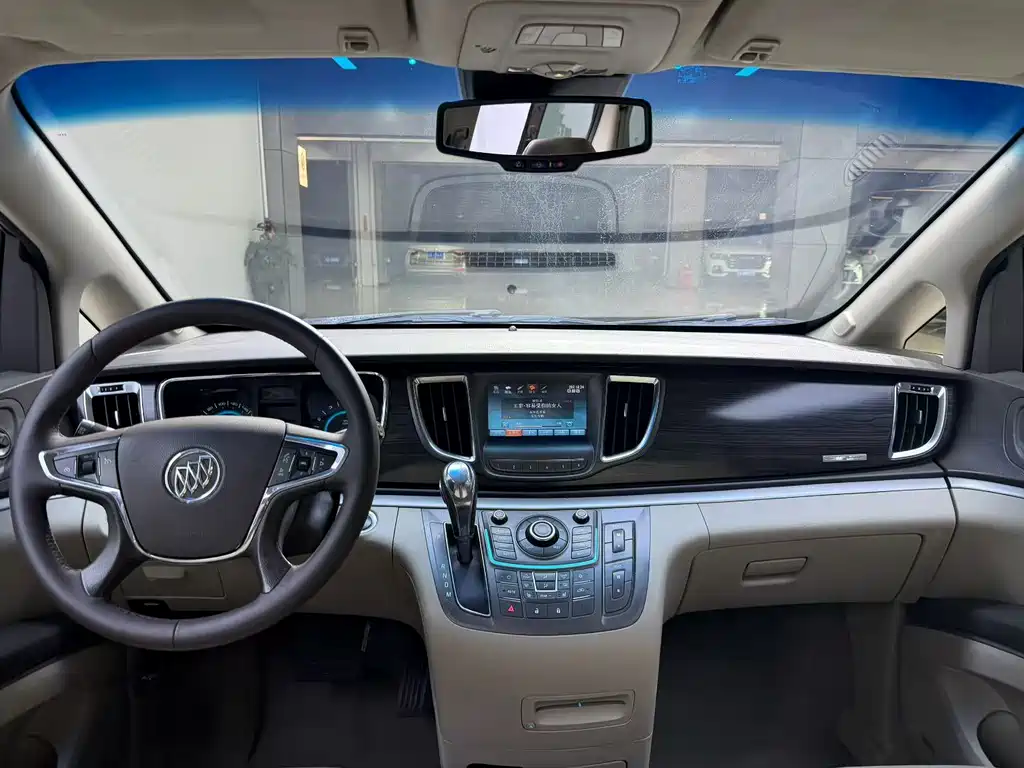 Buick GL8 — миниатюра 6