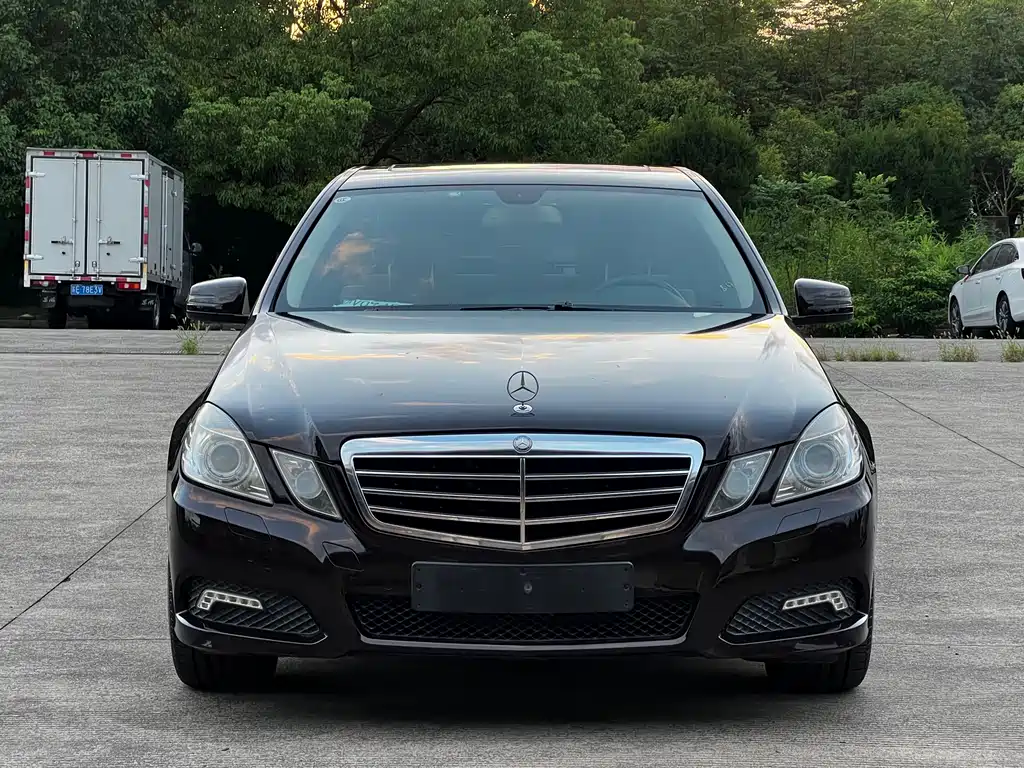 Mercedes-Benz E-Class (Import) — миниатюра 2