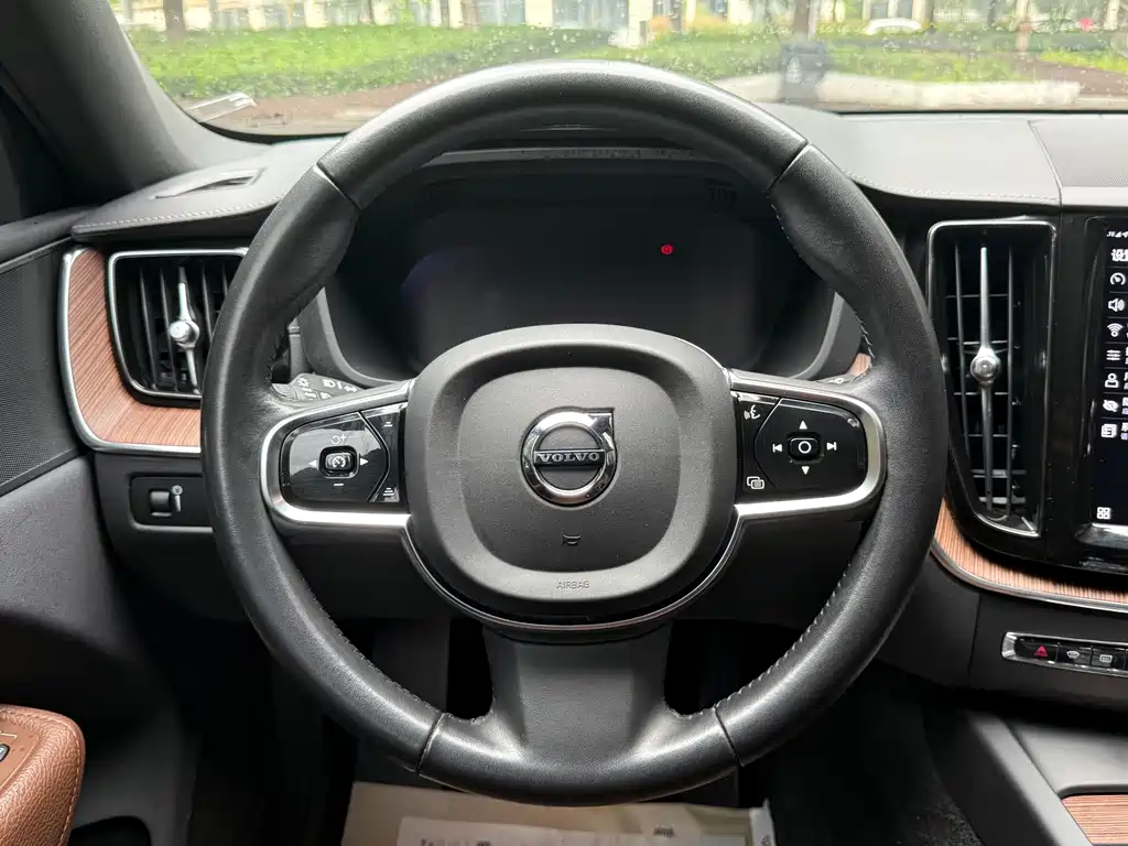 Volvo XC60 2022 B5 Luxury