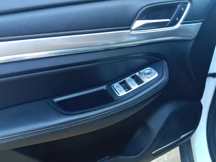 Roewe RX8 — миниатюра 7