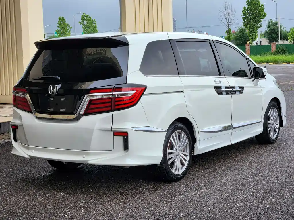 Honda Elysion 2016 2.4L