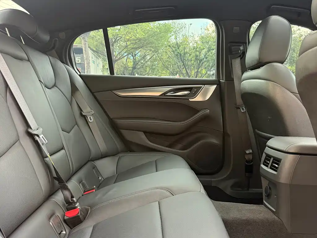 Cadillac CT5 — миниатюра 11