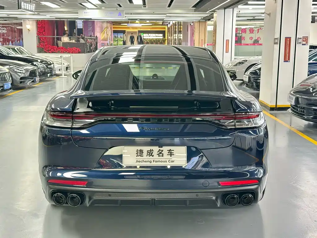 PORSCHE PANAMERA