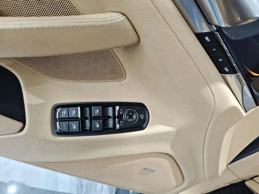 Porsche Panamera 2010 Panamera 4S 4.8L