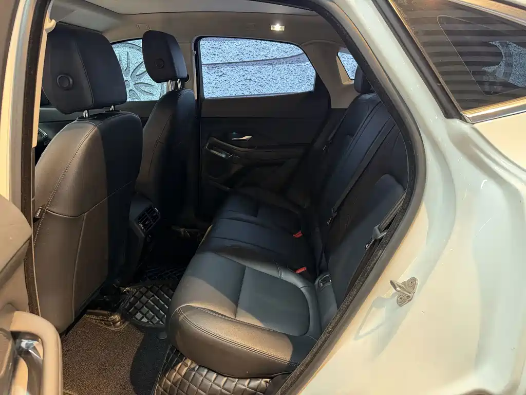 Jaguar E-PACE — миниатюра 8